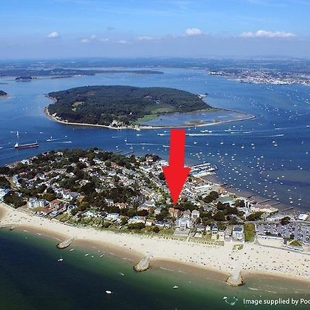 Top Floor Sandbanks Apartment With Free Parking Just Minutes From The Beach And Bars Canford Cliffs Eksteriør billede